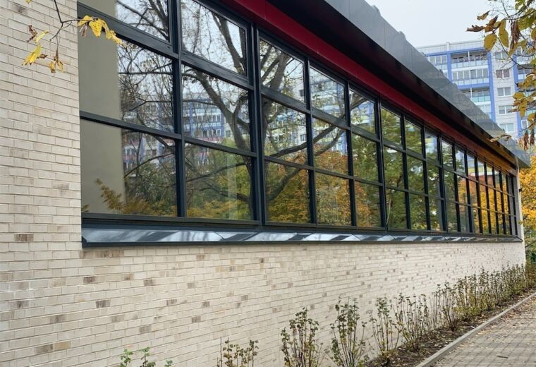16 Sporthalle Bernhard Bästlein Straße Berlin 02